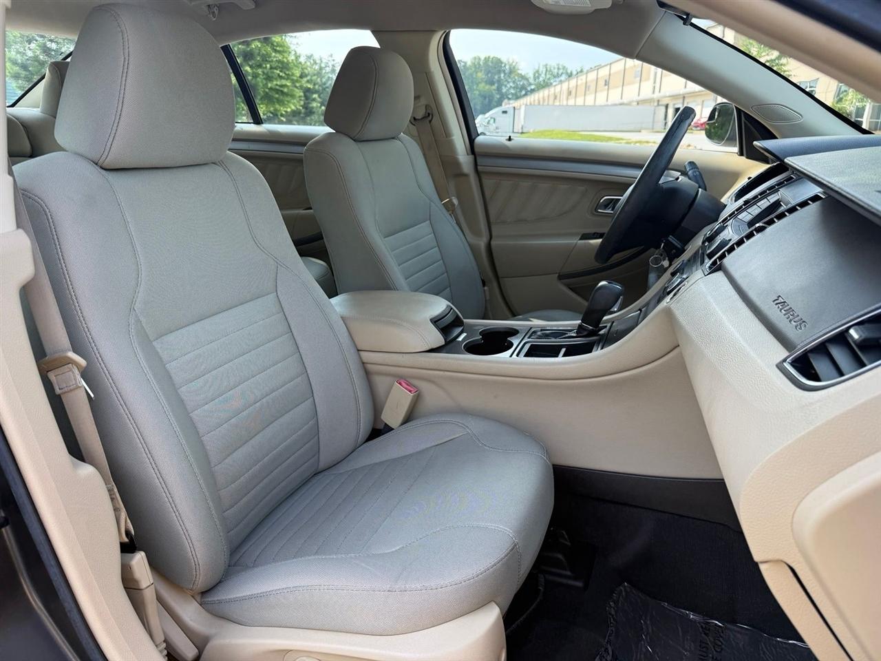Ford Taurus  2016