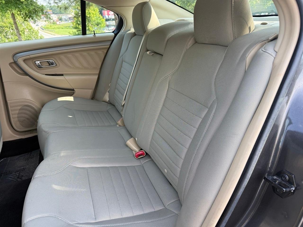 Ford Taurus  2016