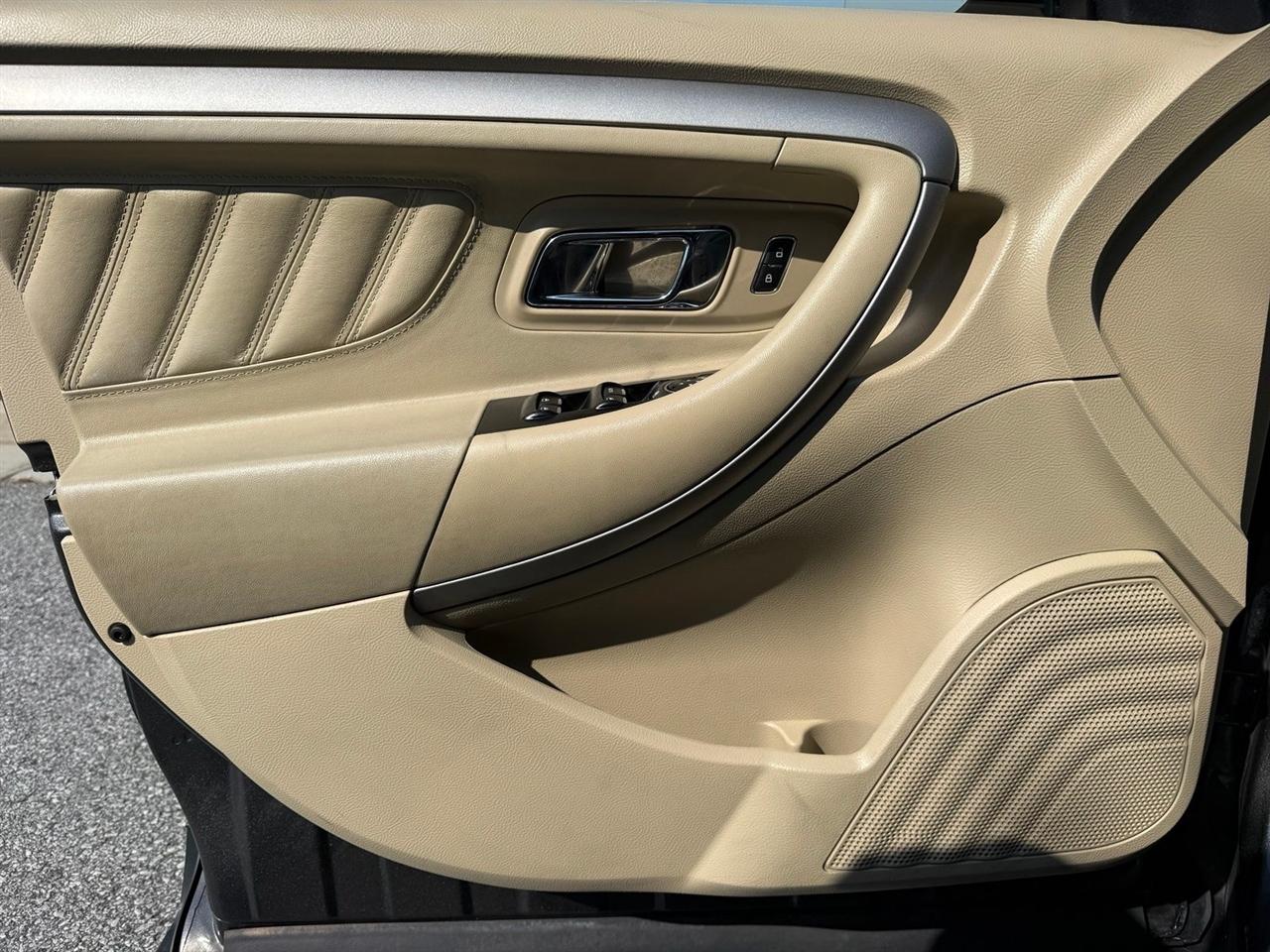 Ford Taurus  2016