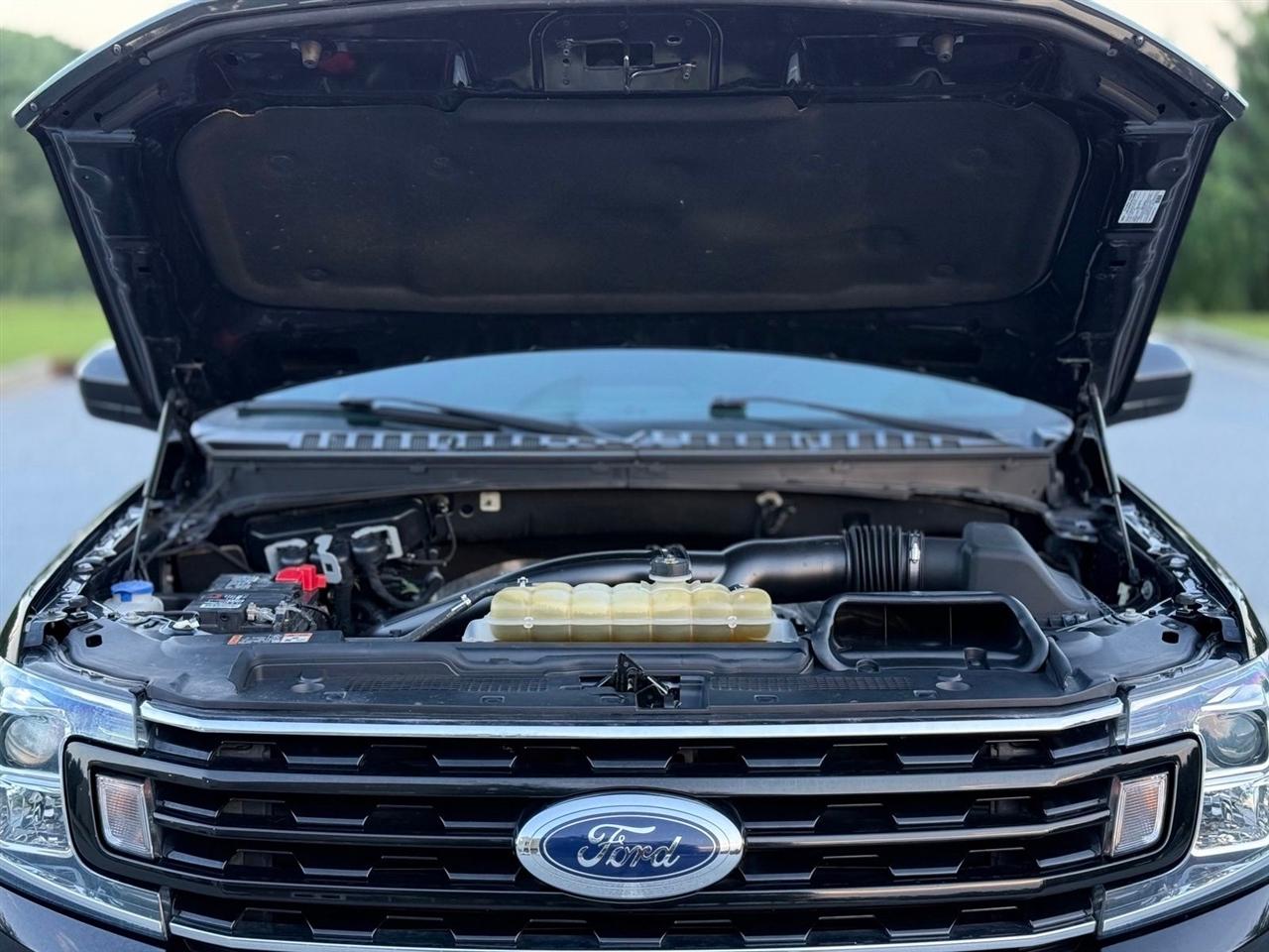 Ford Expedition  2021
