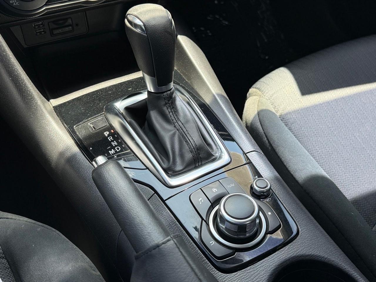Mazda MAZDA3  2015