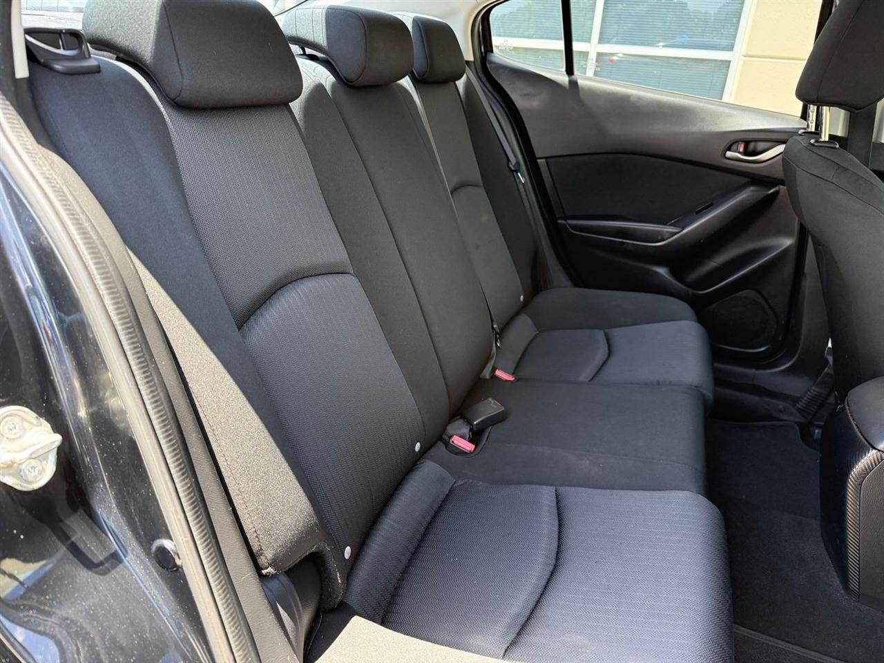 Mazda MAZDA3  2015