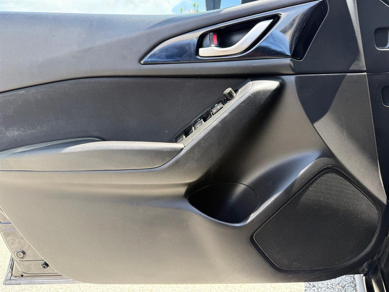 Mazda MAZDA3  2015