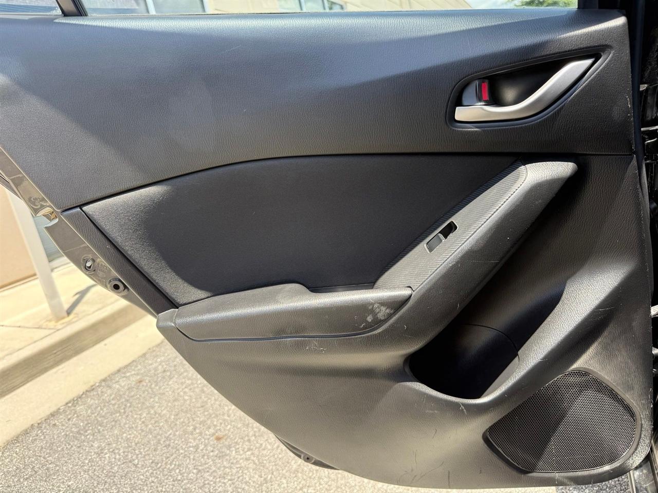 Mazda MAZDA3  2015