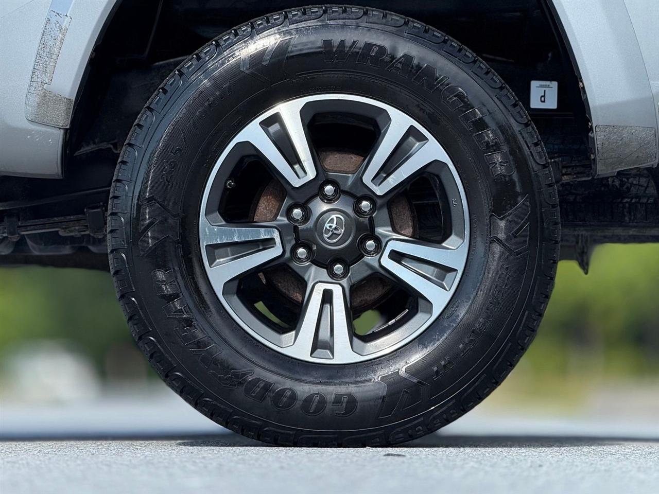Toyota Tacoma  2017