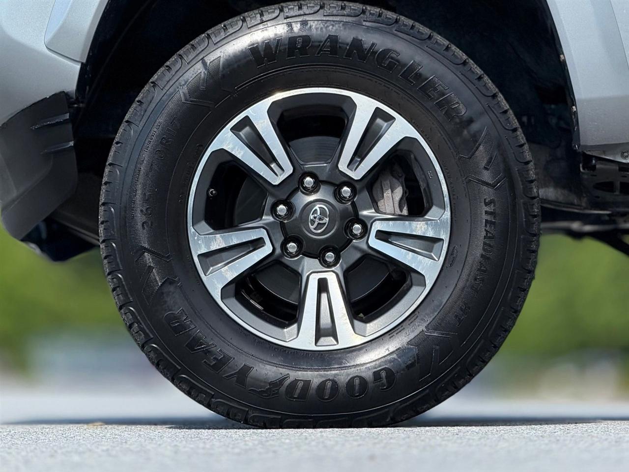 Toyota Tacoma  2017