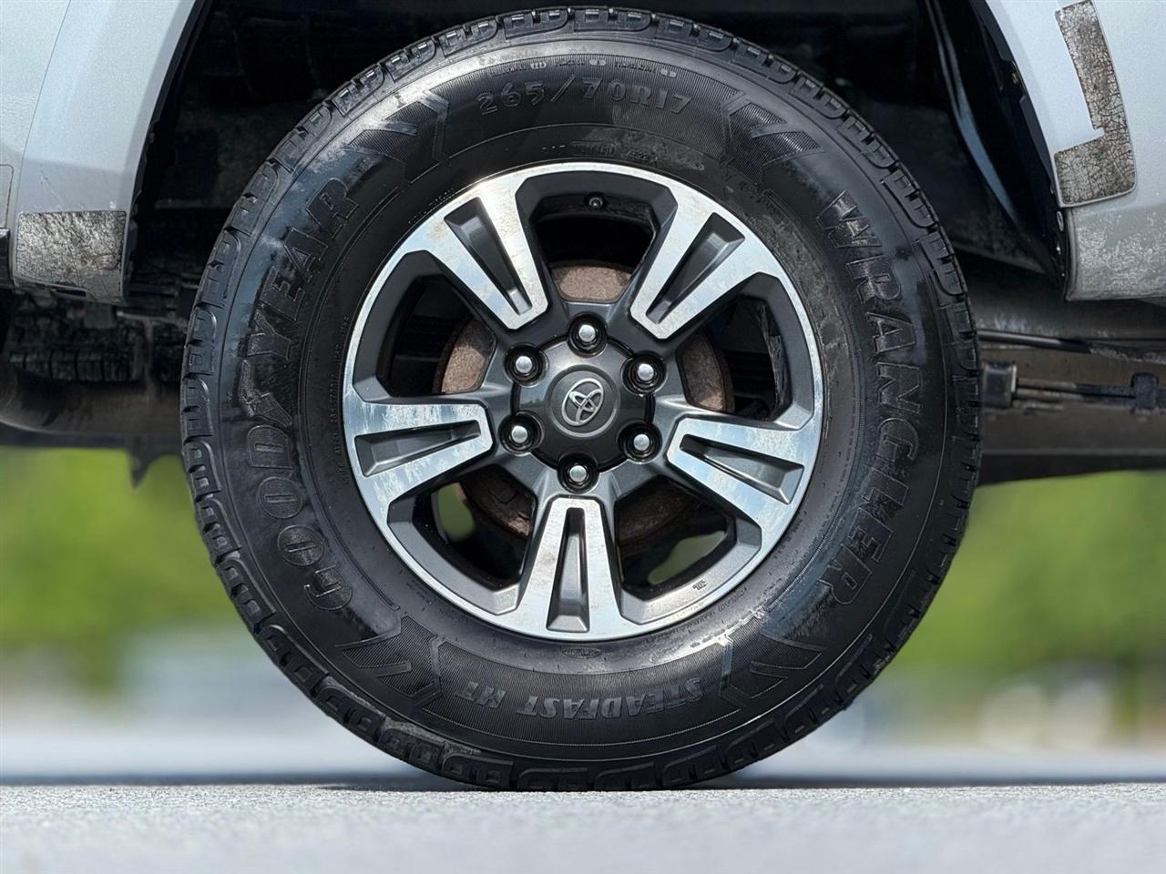 Toyota Tacoma  2017