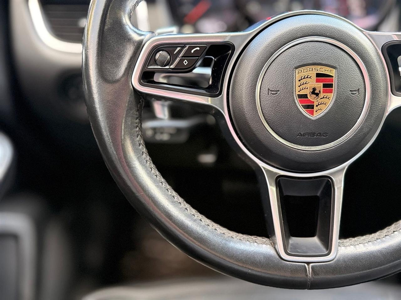 Porsche Macan  2017