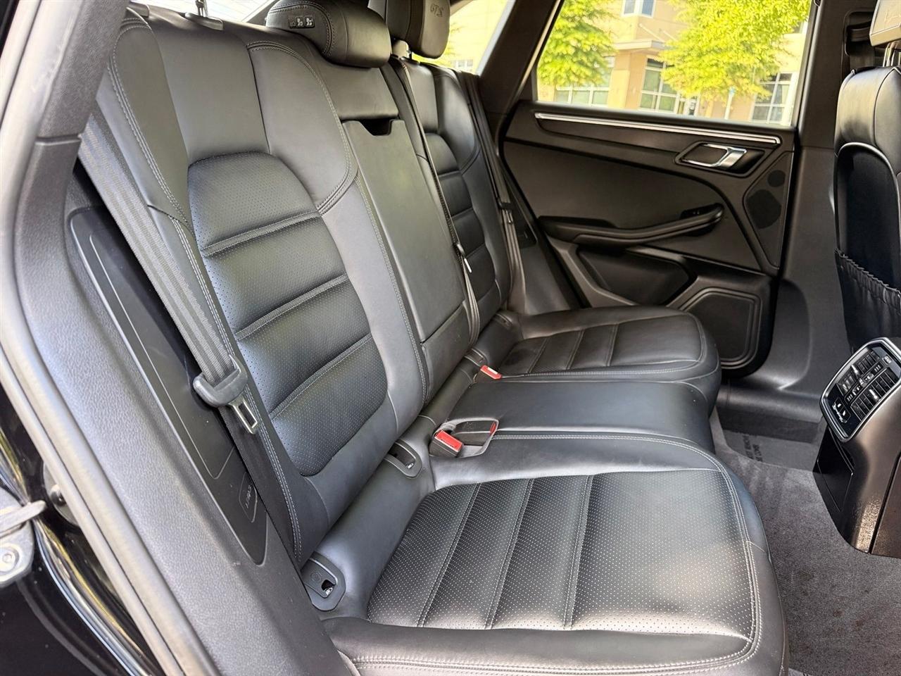 Porsche Macan  2017
