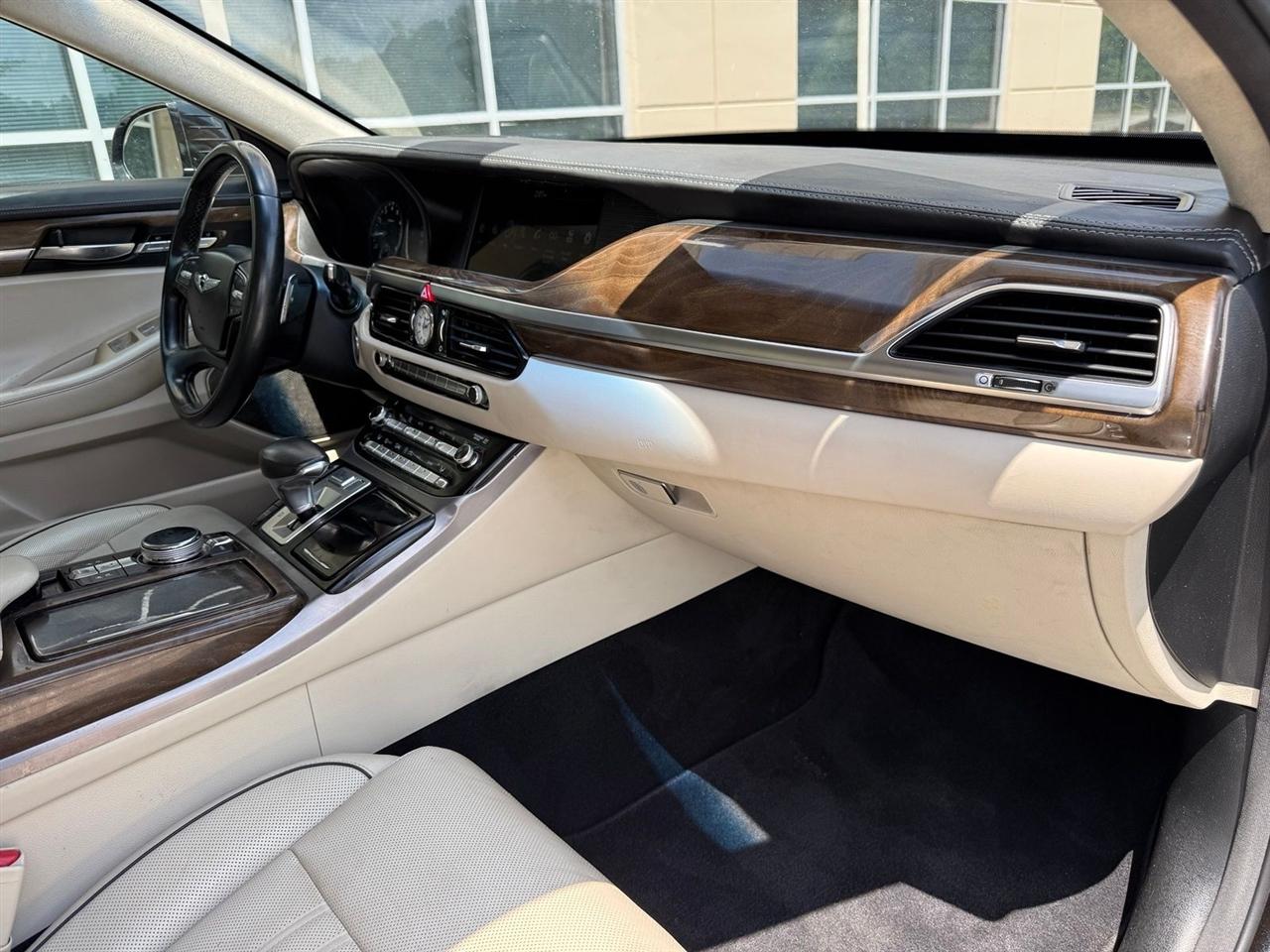 Genesis G90  2018