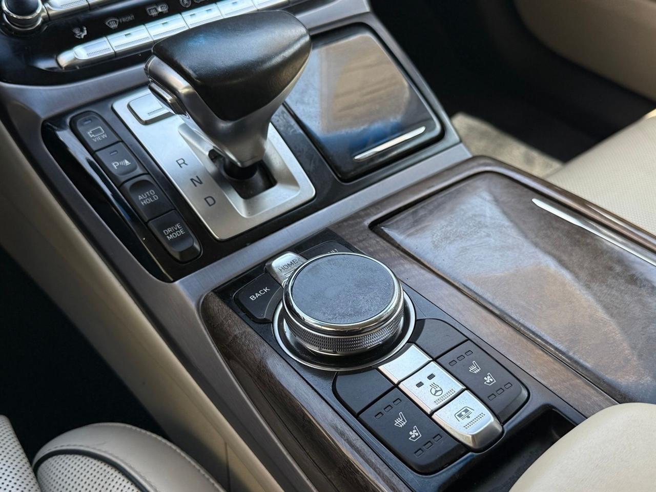 Genesis G90  2018