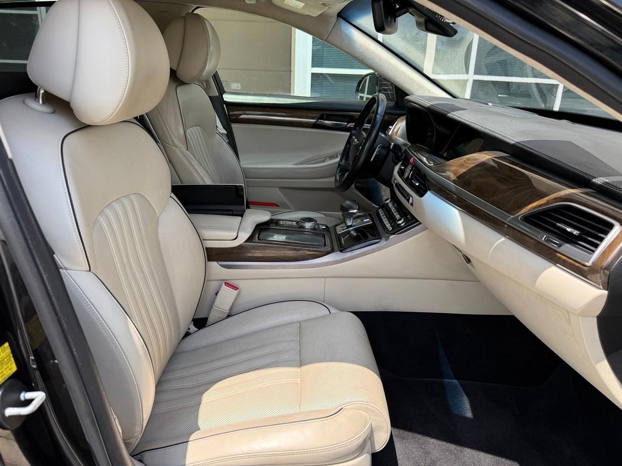 Genesis G90  2018