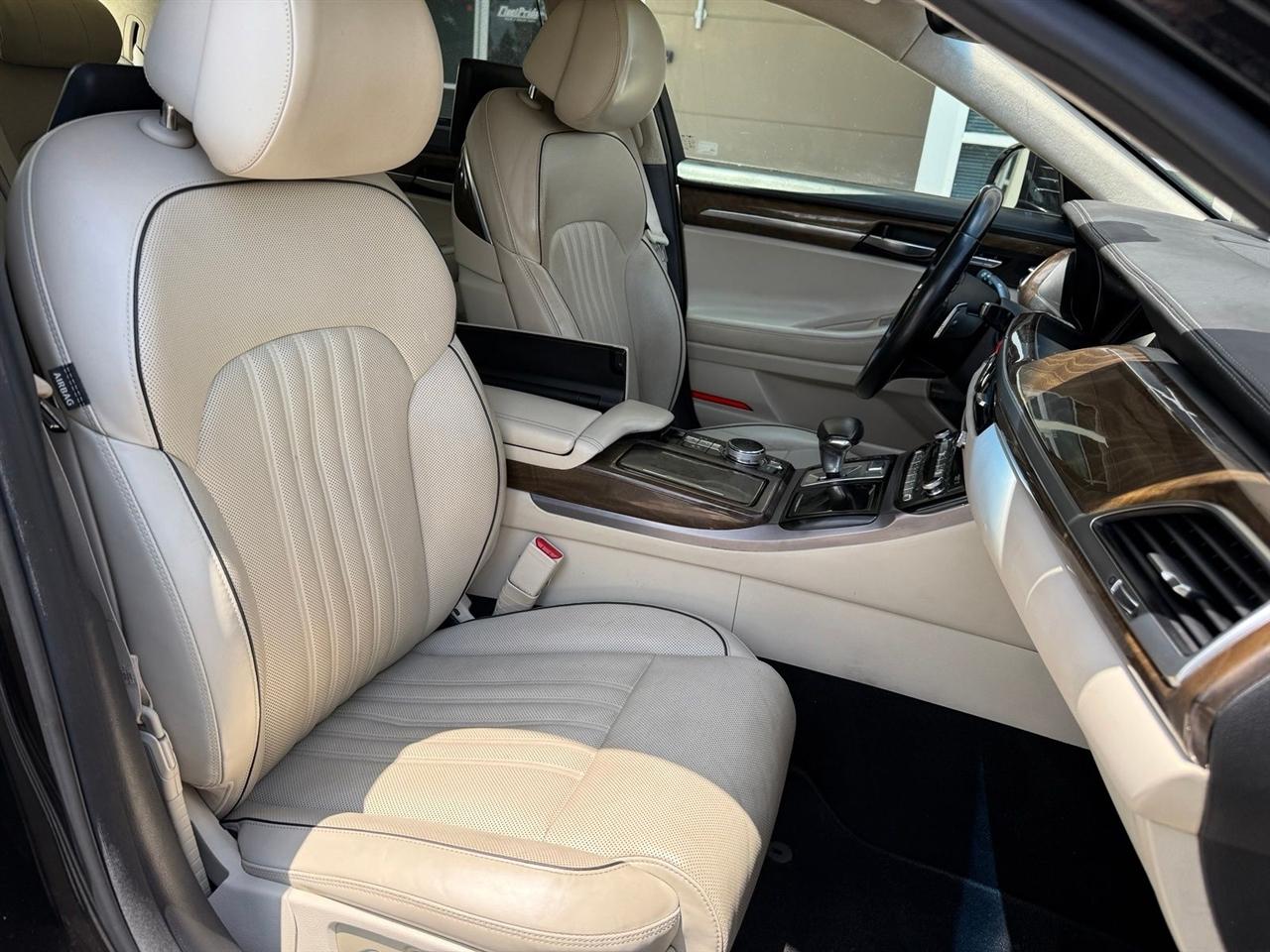 Genesis G90  2018
