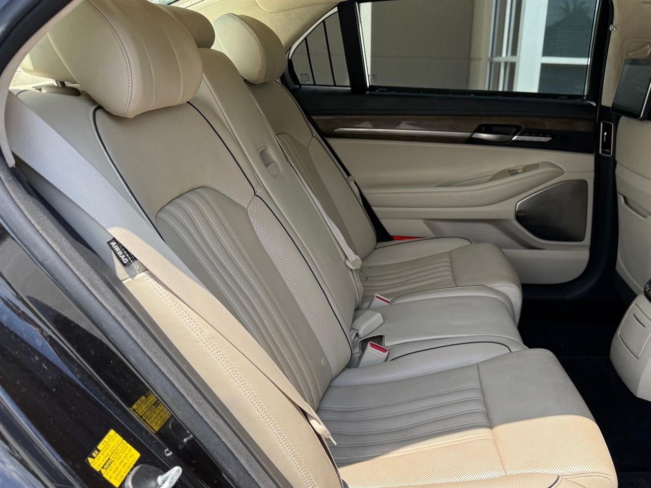 Genesis G90  2018