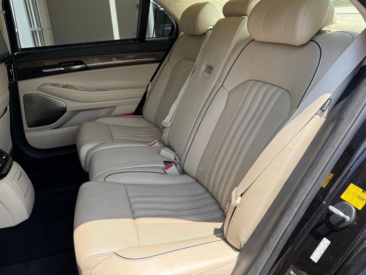 Genesis G90  2018