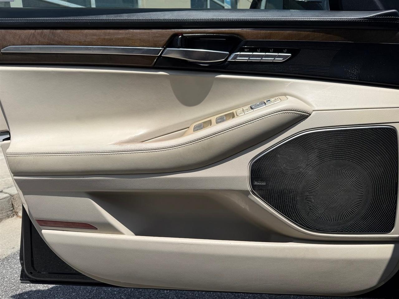 Genesis G90  2018