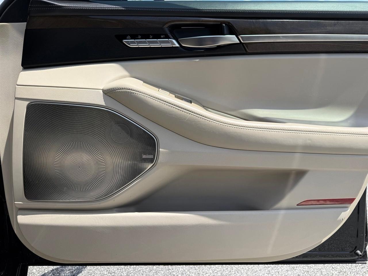 Genesis G90  2018