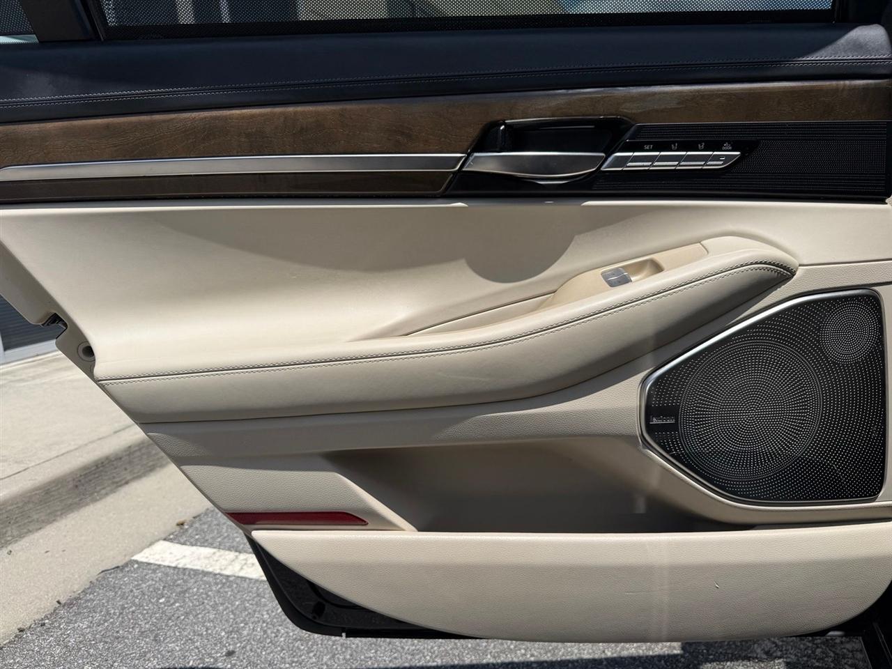 Genesis G90  2018