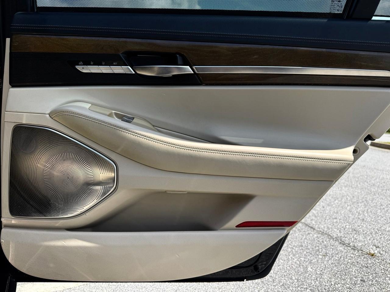 Genesis G90  2018