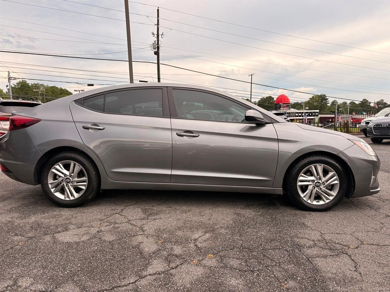 Hyundai Elantra  2019