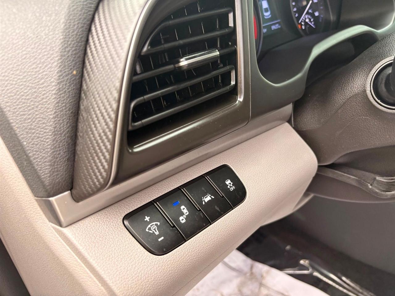 Hyundai Elantra  2019