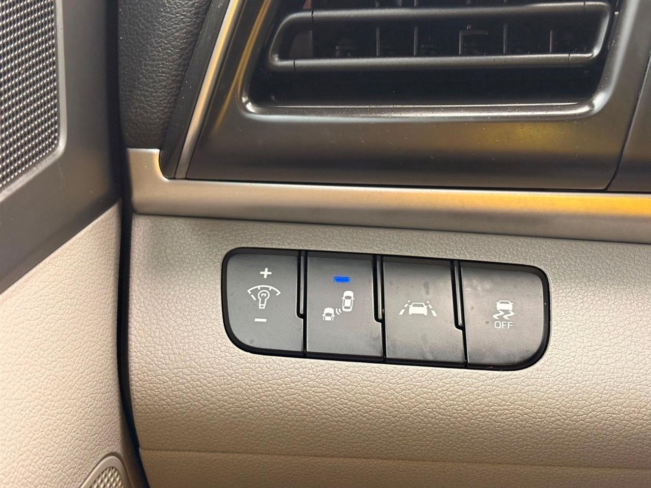 Hyundai Elantra  2019