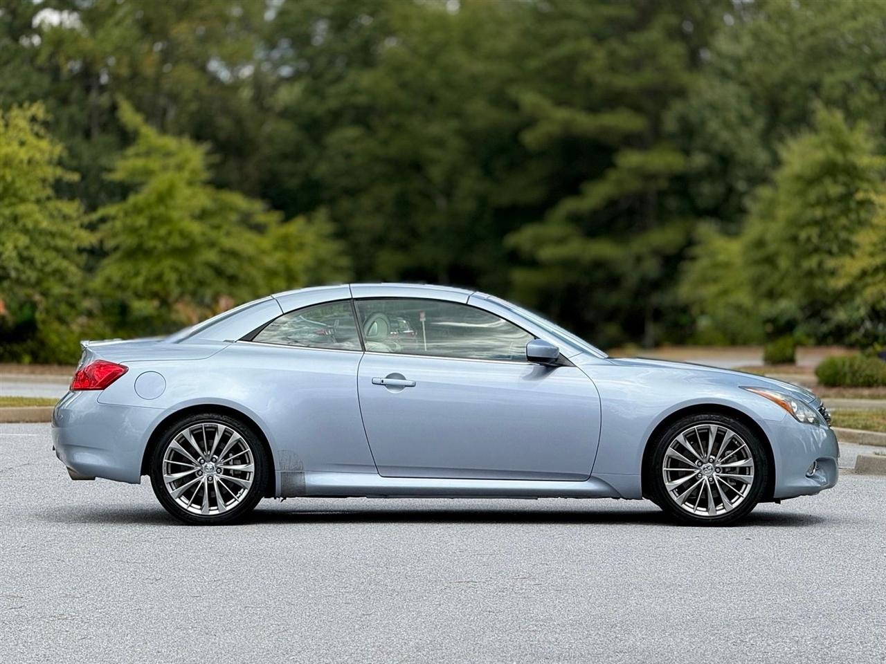 Infiniti G37 Convertible  2012