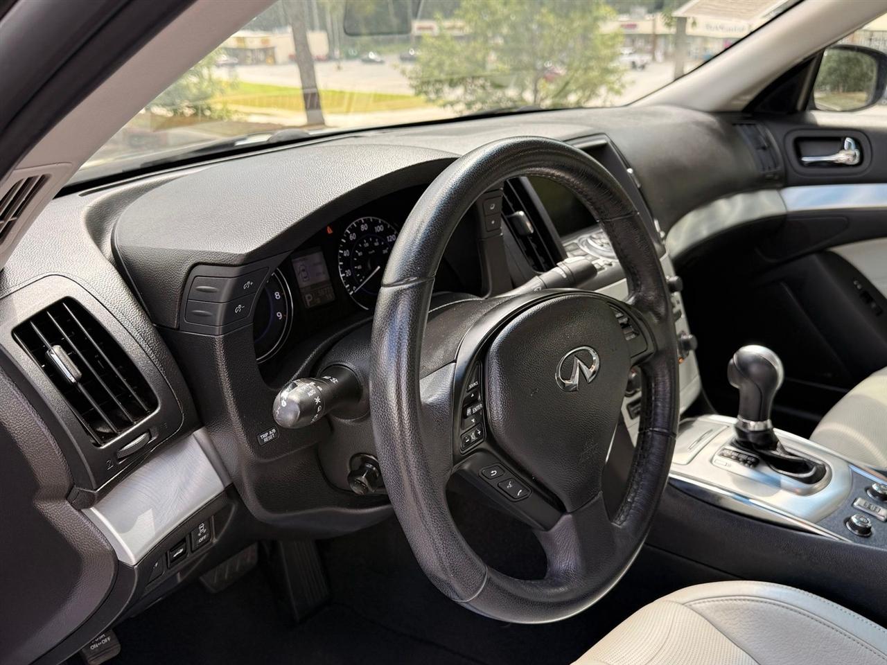 Infiniti G37 Convertible  2012