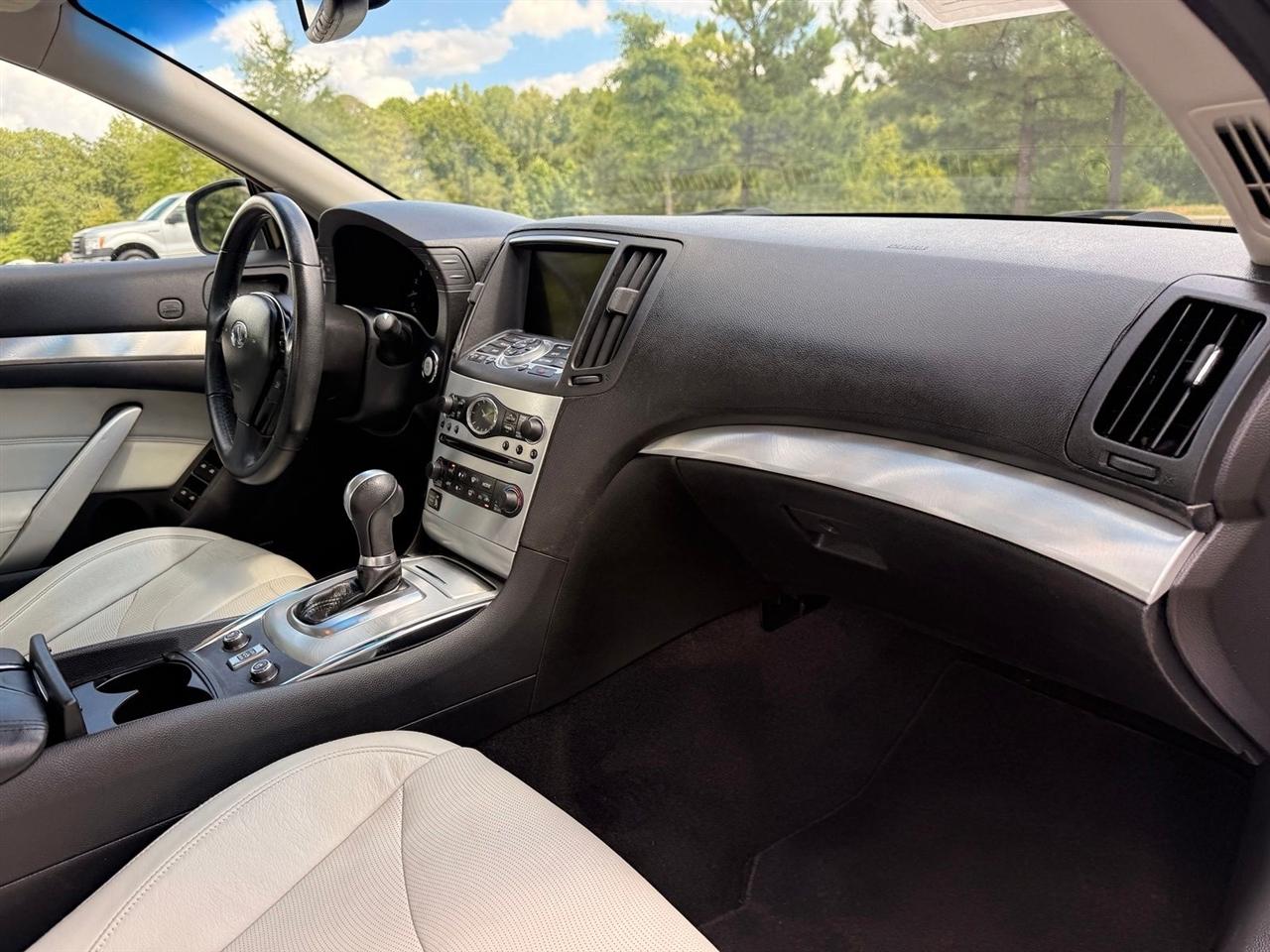 Infiniti G37 Convertible  2012