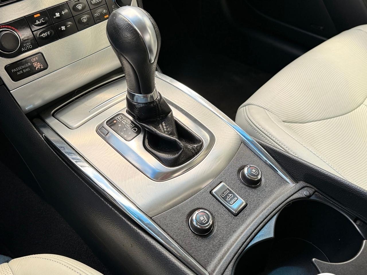 Infiniti G37 Convertible  2012