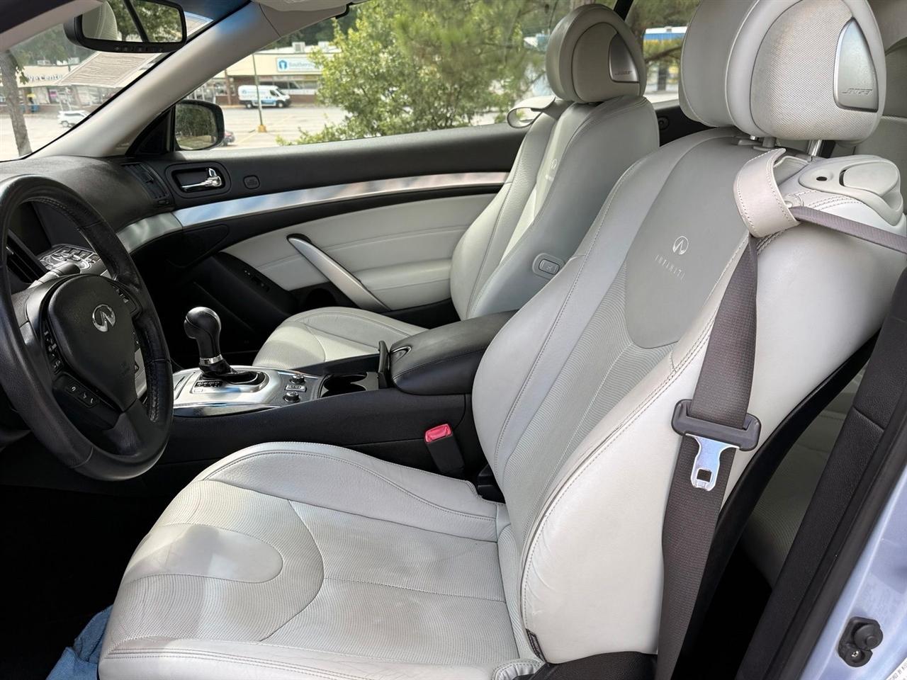 Infiniti G37 Convertible  2012
