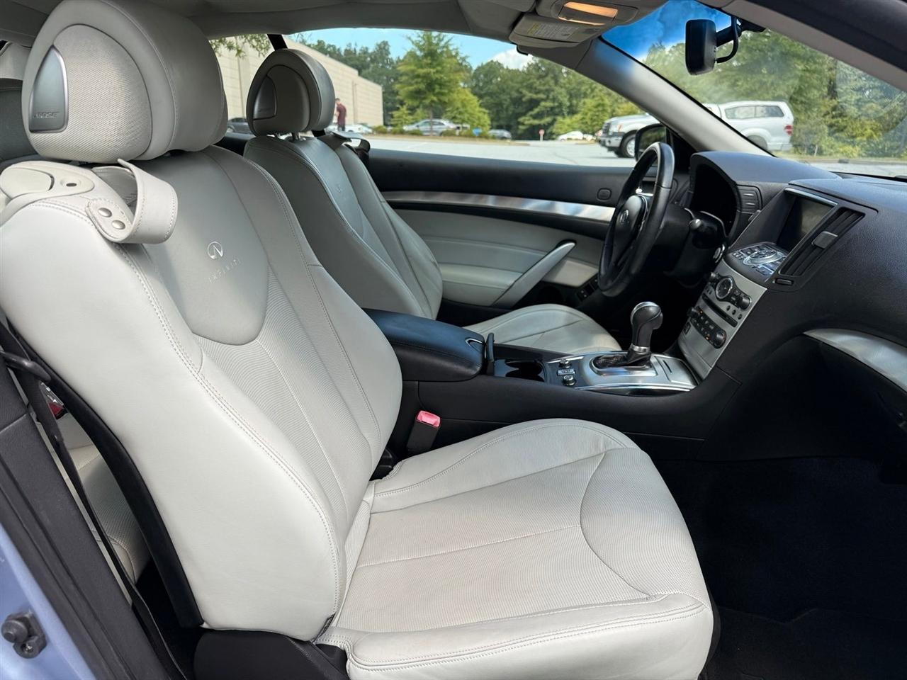 Infiniti G37 Convertible  2012