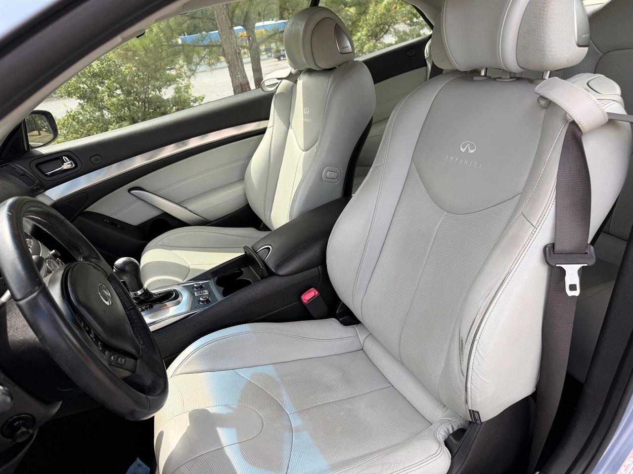 Infiniti G37 Convertible  2012