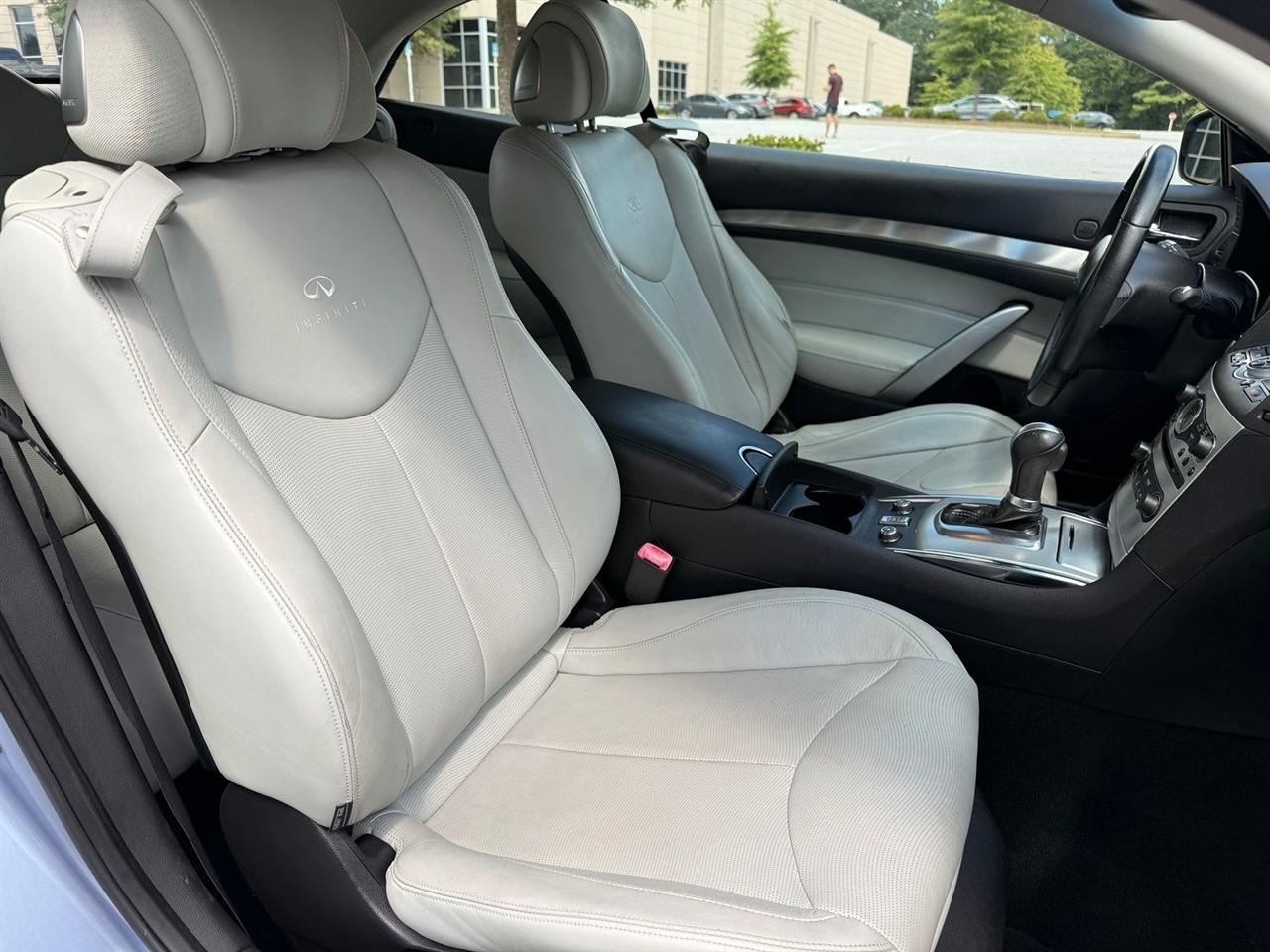 Infiniti G37 Convertible  2012