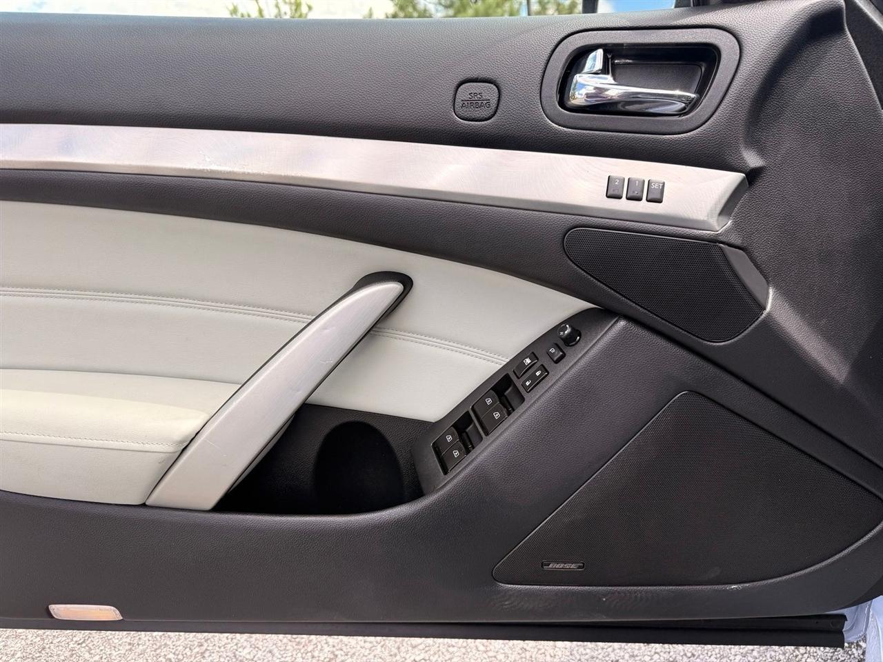 Infiniti G37 Convertible  2012