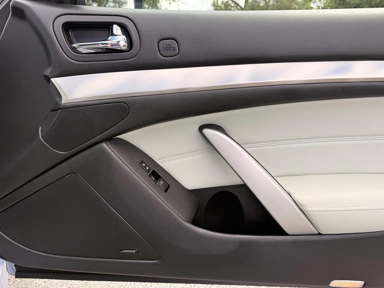 Infiniti G37 Convertible  2012