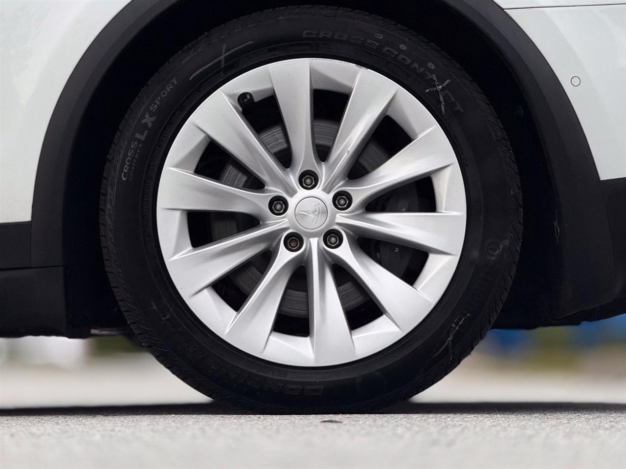 Tesla Model X  2018