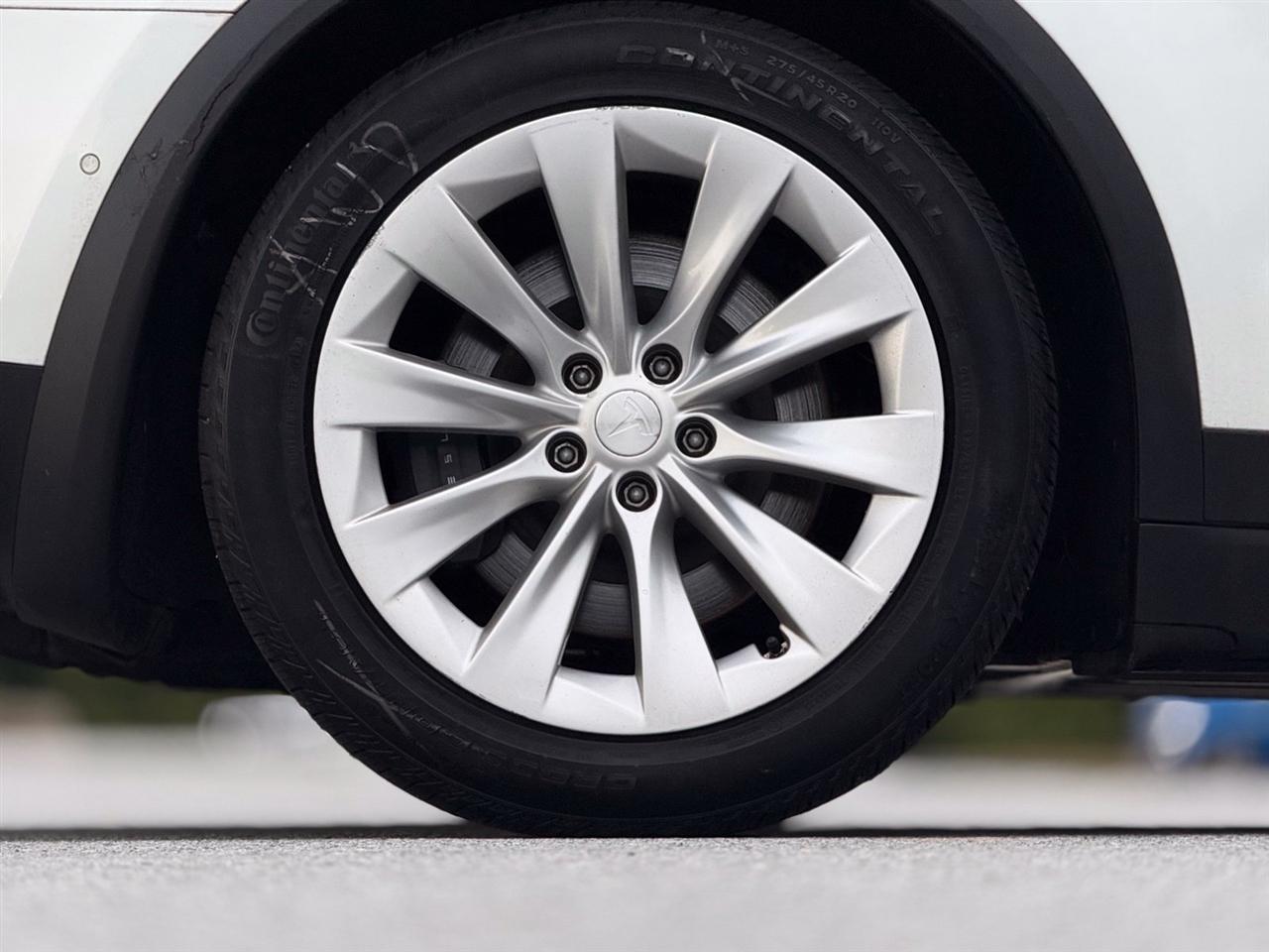 Tesla Model X  2018