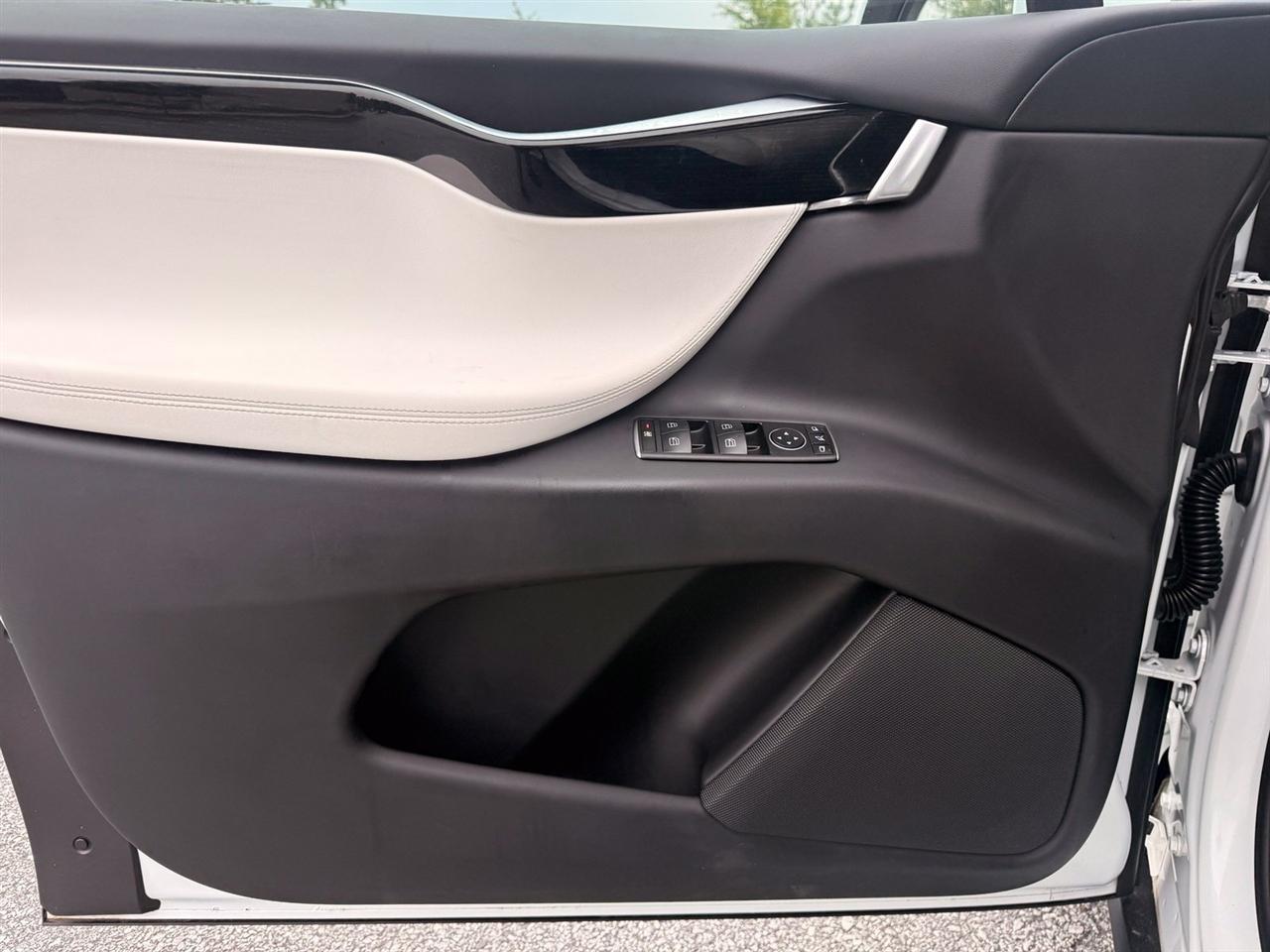Tesla Model X  2018