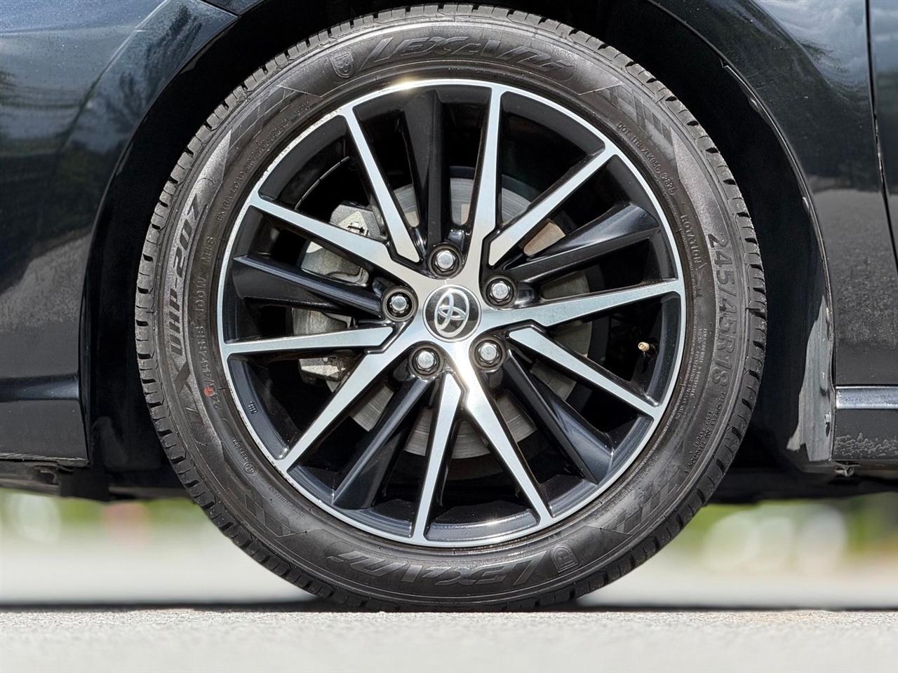 Toyota Camry  2021