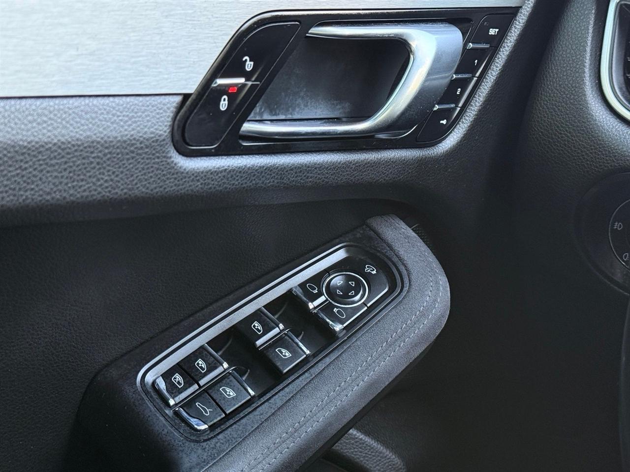 Porsche Macan  2017