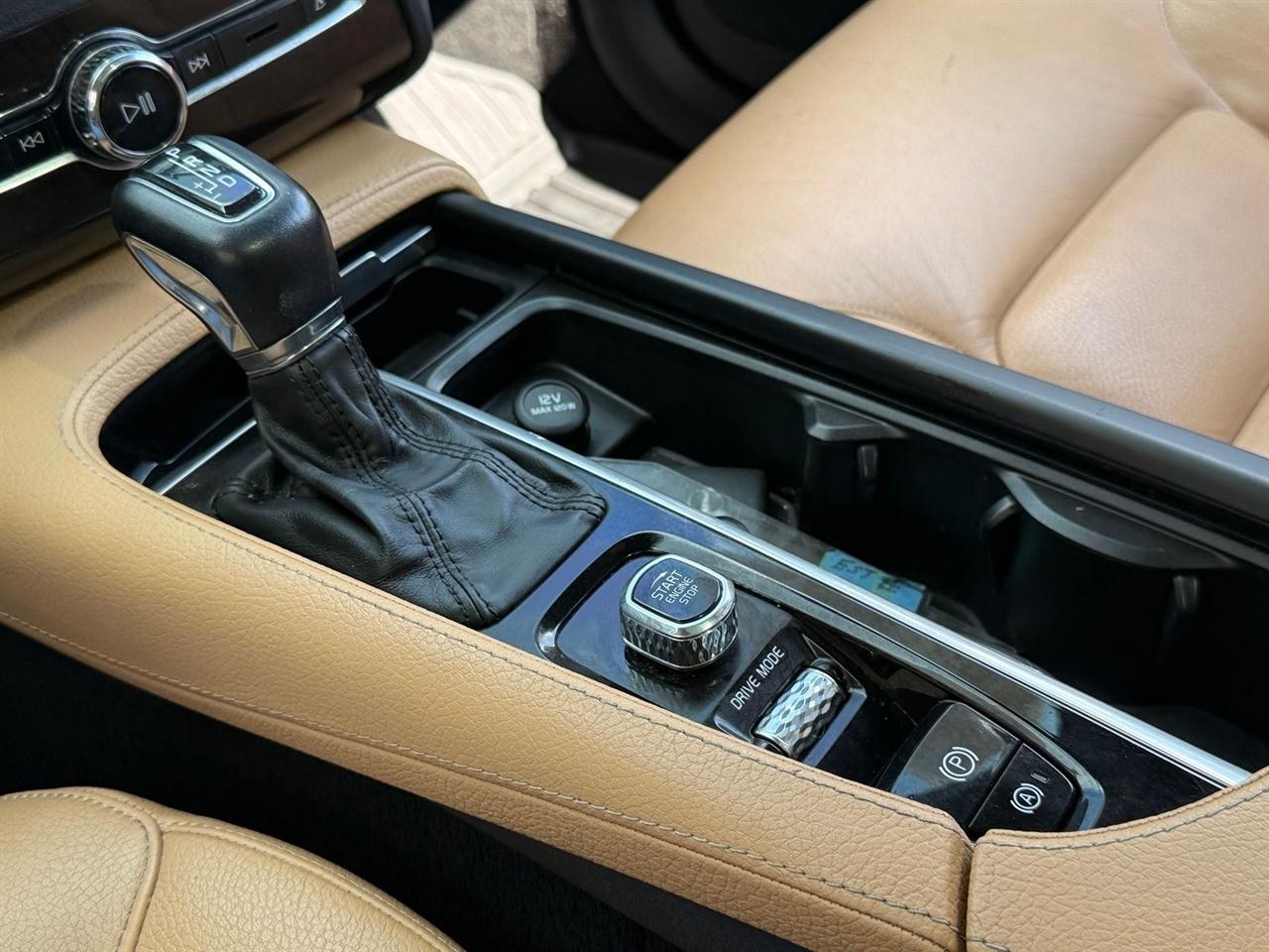 Volvo XC90  2019