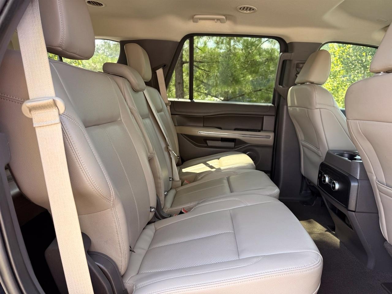 Ford Expedition photo 38