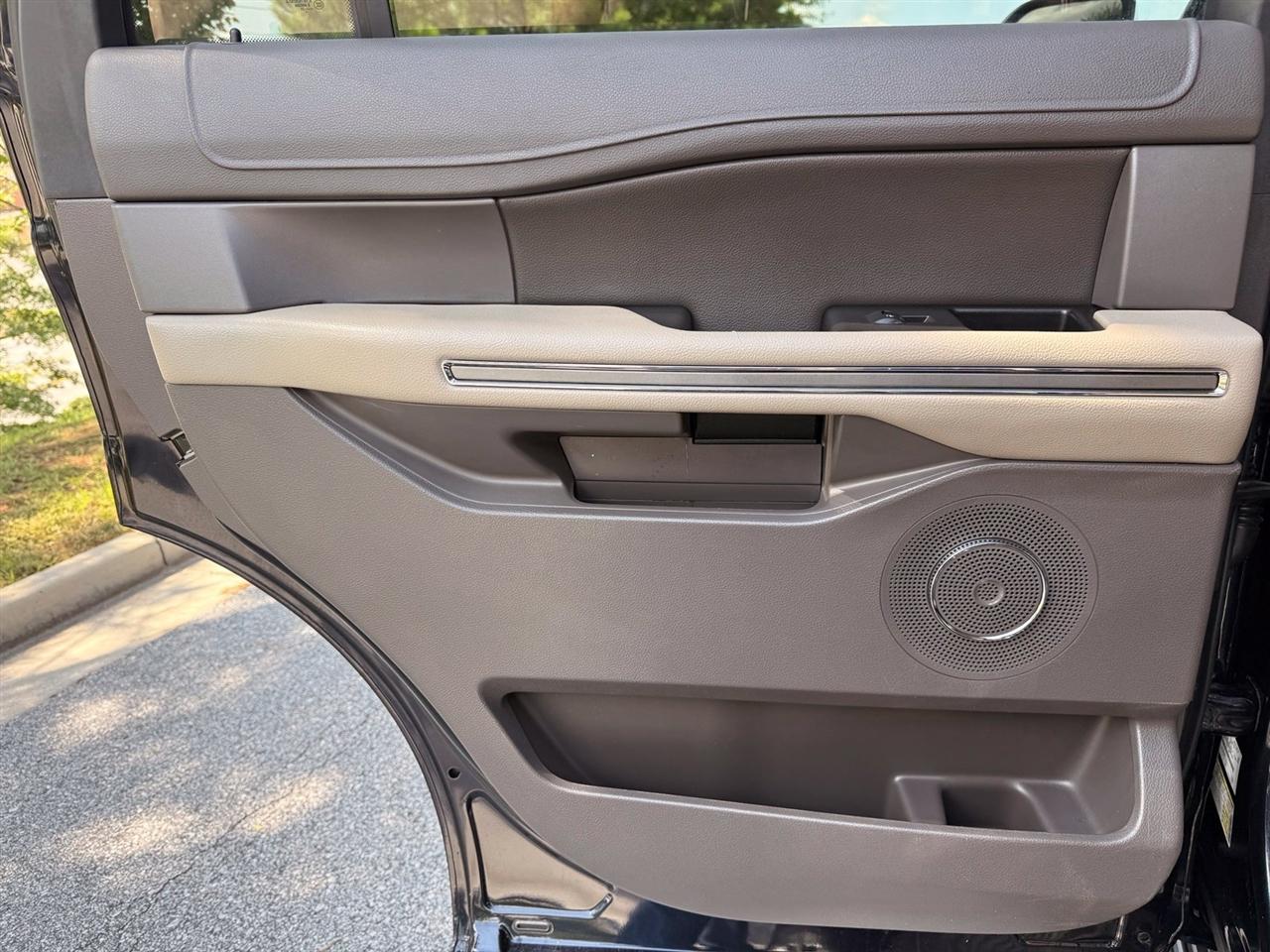 Ford Expedition photo 45