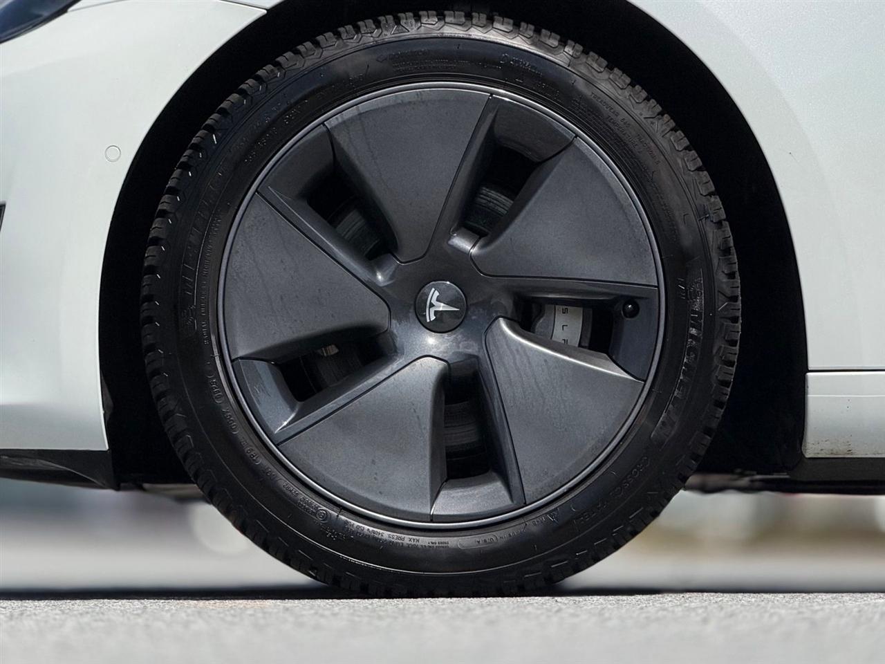 Tesla Model 3  2021