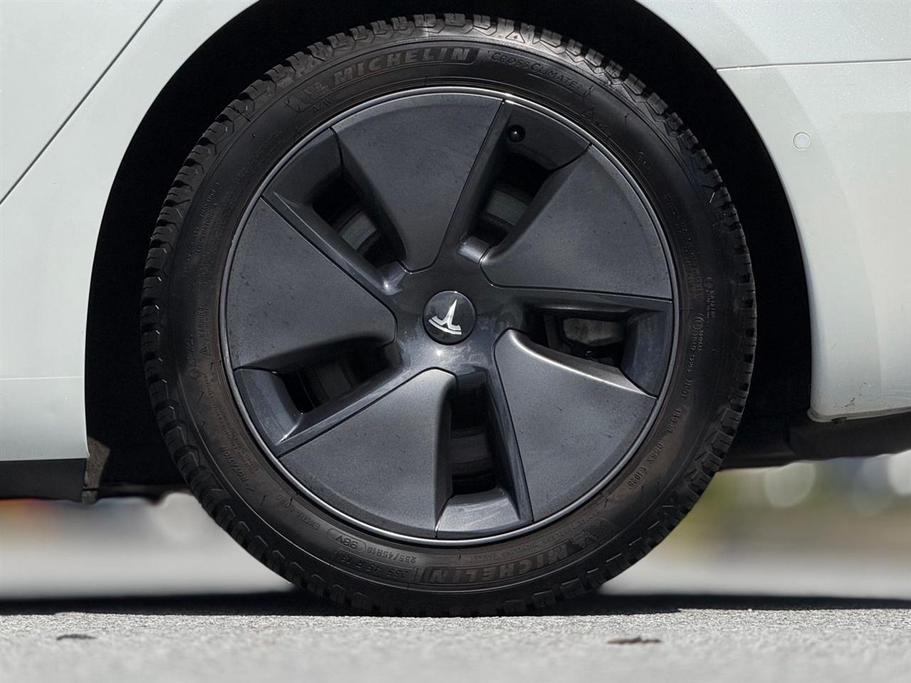 Tesla Model 3  2021
