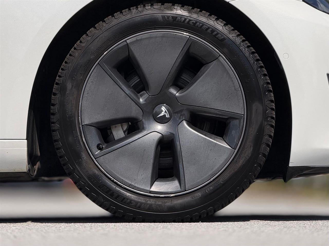 Tesla Model 3  2021