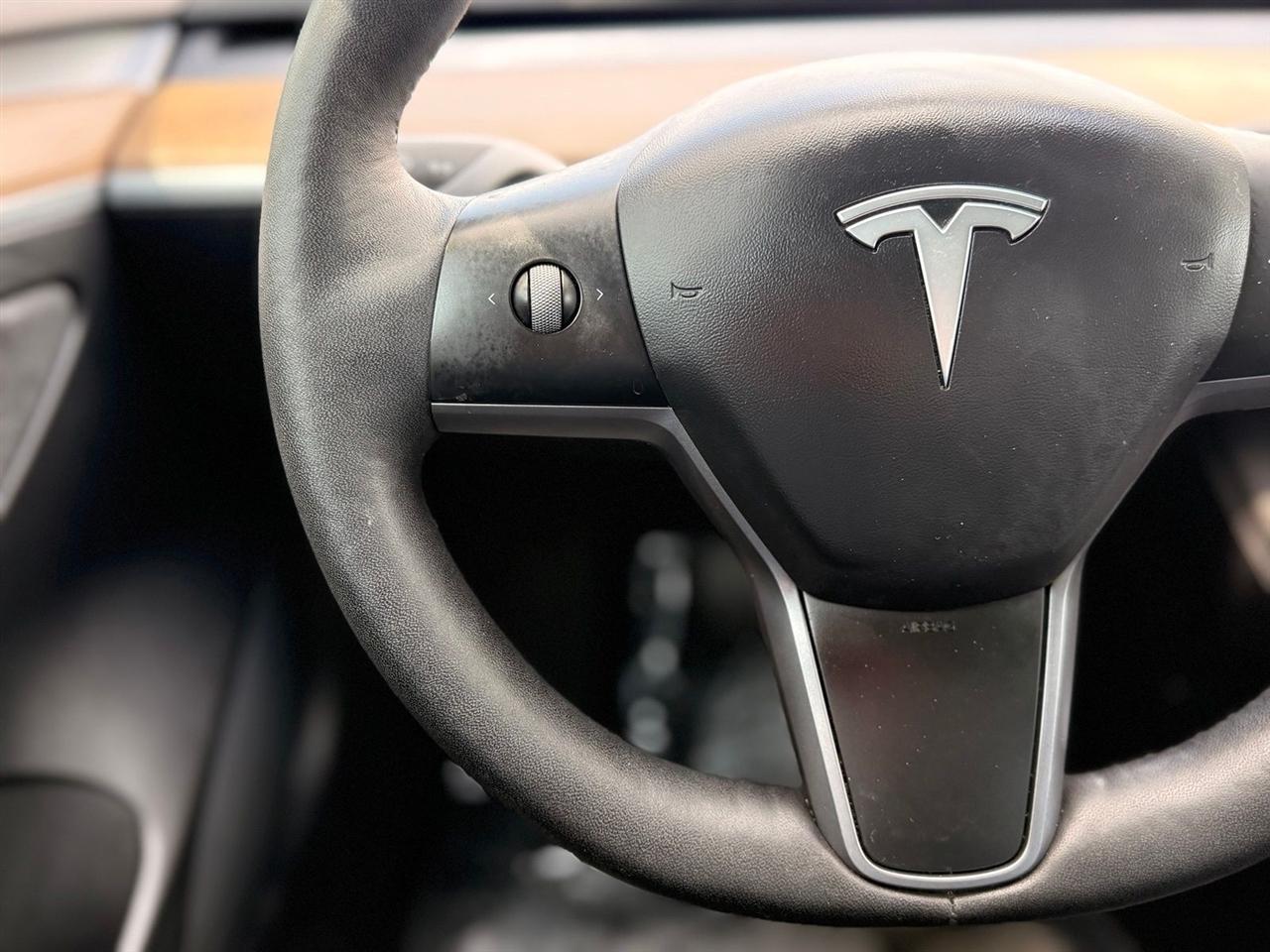 Tesla Model 3  2021