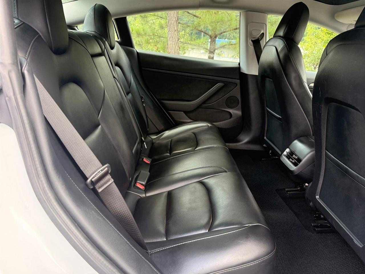 Tesla Model 3  2021