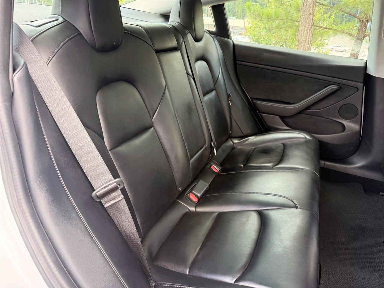 Tesla Model 3  2021